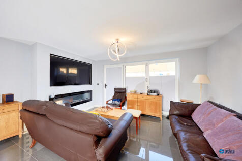 Living / Dining Area