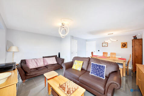 Living / Dining Area