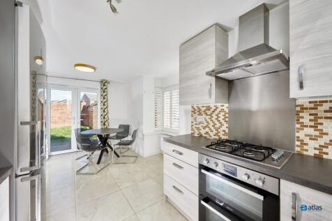 Kitchen / Dining Area