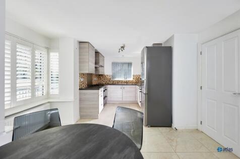 Kitchen / Dining Area