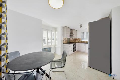 Kitchen / Dining Area