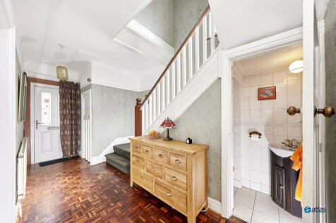 Hallway/W.c