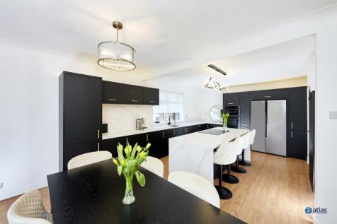 Kitchen/Dining Area