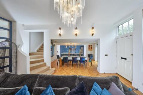 Lounge / Kitchen