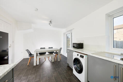 Kitchen/Dining Area