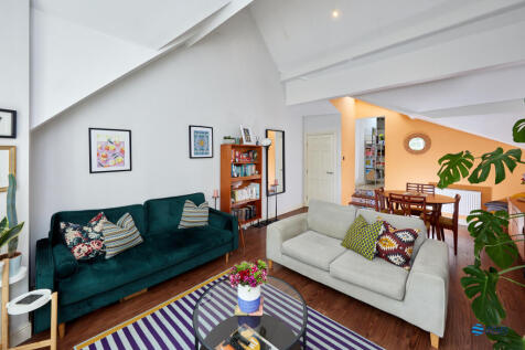 Lounge / Dining Area
