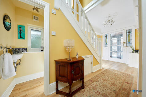 Hallway/W.c