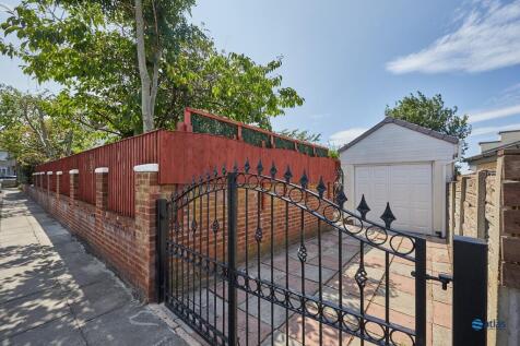 Garage/Driveway