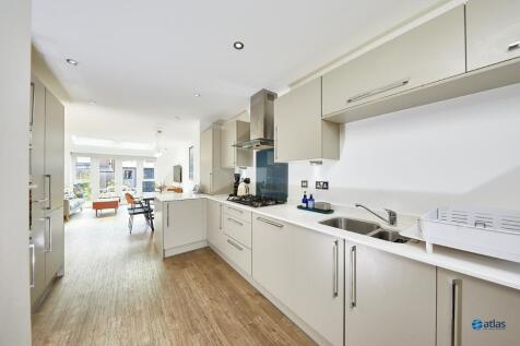 Kitchen / Living Area