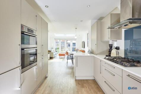 Kitchen / Living Area