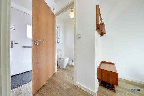 Hallway/W.c