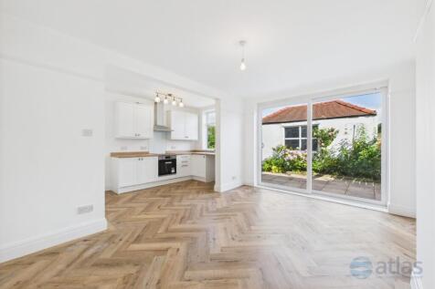 Kitchen/Dining Area