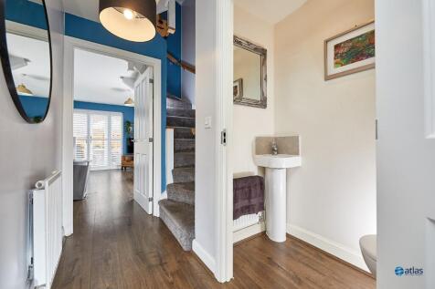 Hallway/W.c