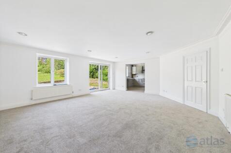 Living / Dining Area