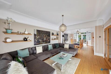 Lounge/Dining Area