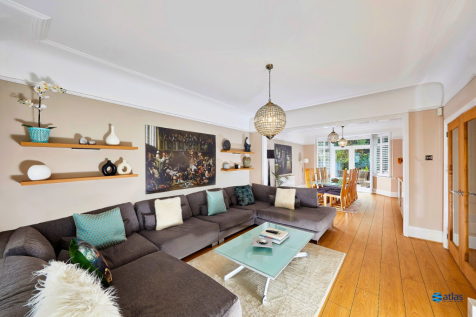 Lounge / Dining Area