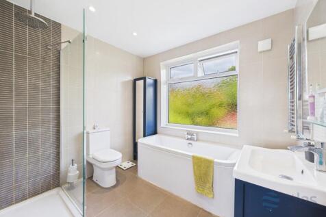 En-suite To Bedroom Three