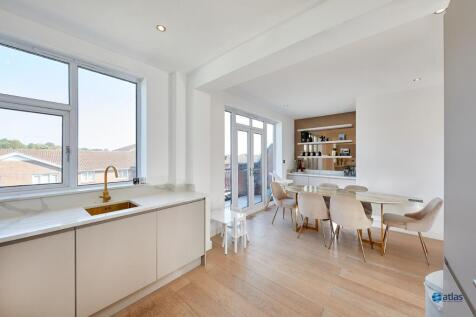 Kitchen/Dining Area