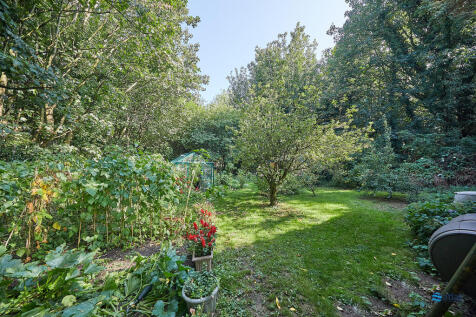 Back Communal Gardensback Communal Gardens