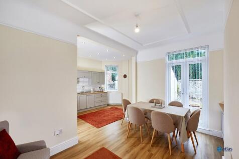 Kitchen/Dining Area