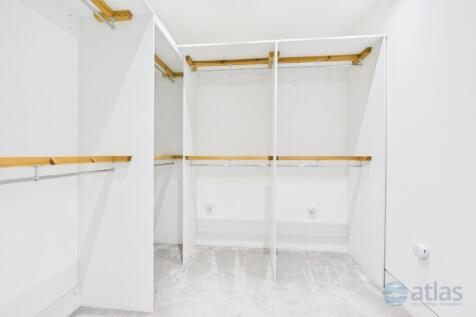 Walk-in Wardrobe (bedroom 1)