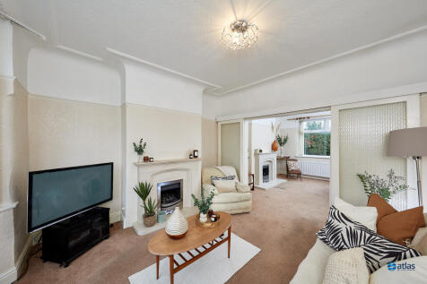 Lounge/Dining Area