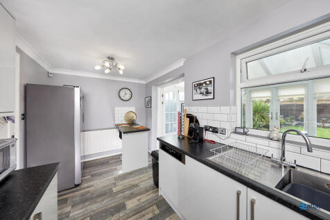 Kitchen/Dining Area