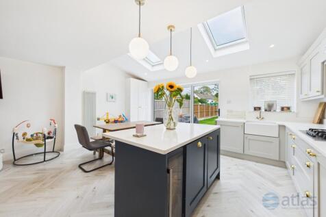 Kitchen/Dining Area