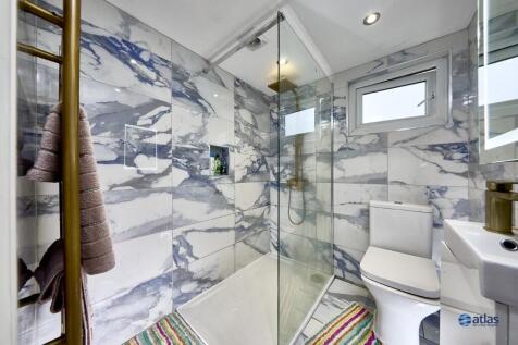 En-suite To Bedroom Four