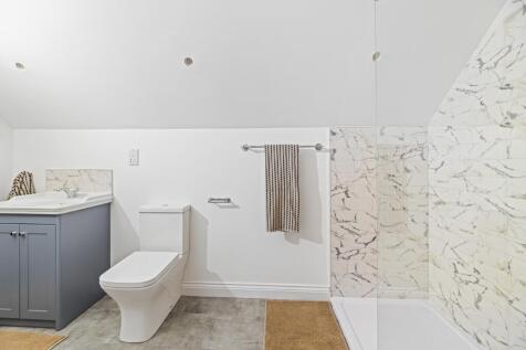 En-suite To Master Bedroom