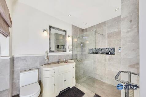 Master Bedroom En-suite