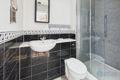 En-suite To Bathroom One