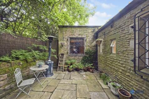 Side Courtyard