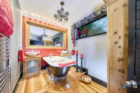 En Suite Bathroom