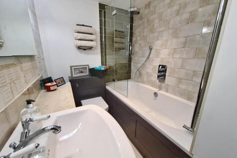 G&#39;FLOOR BATHROOM