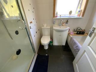 13 Bathroom.jpeg