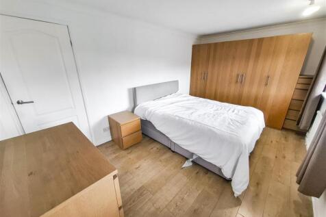 23-06-2025__23-26-55_3__Front_Bedroom.RluZn.jpg
