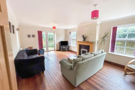25-06-2025__09-32-44_LivingRoom1.6gQ1S.jpg