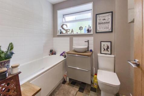 25-06-2025__21-02-30_Bath1.Rac3E.jpg