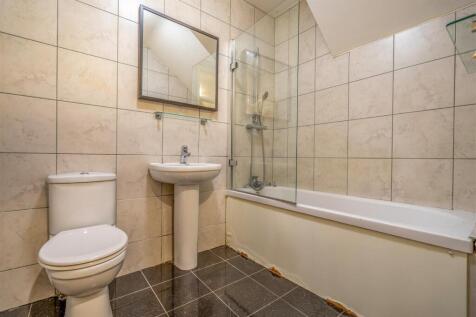 Flat 1 Bathroom