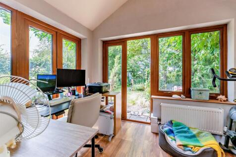 8660165-interior34-800.jpg