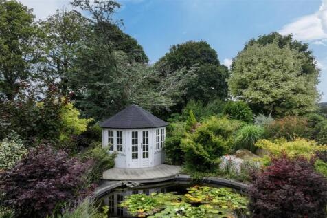 GARDEN ROOM AND POND