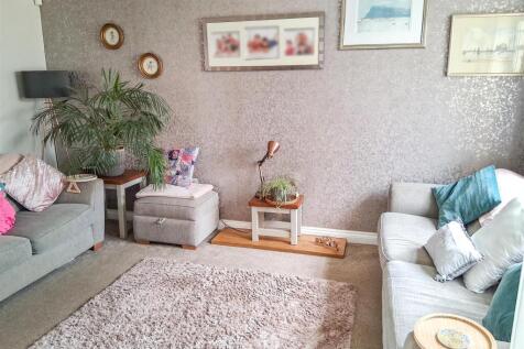 30-08-2025__09-37-32_Lounge__1_.DgaV9.jpg