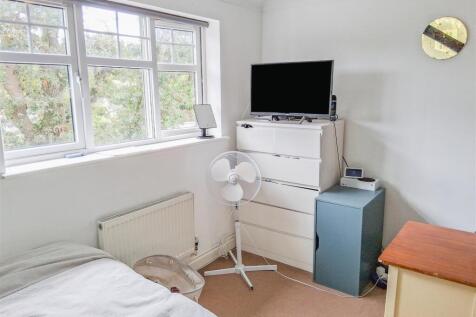 30-08-2025__09-37-38_Bedroom_2__2_.ZpCtz.jpg