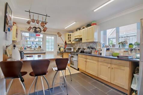 8565392-interior11-800.JPG
