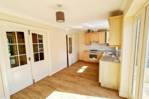 09-09-2025__17-36-58_4_Garrod___kitchen_dinner.hUg