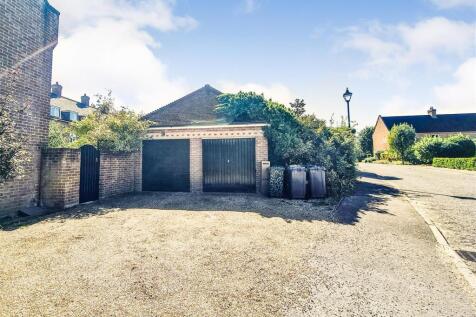 09-09-2025__17-37-01_4_Garrod___garage.B2ges.jpg