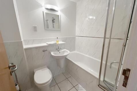Bathroom.JPG