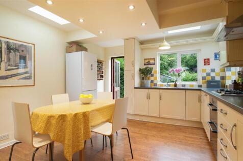 40LydgateHallCres-03.jpg