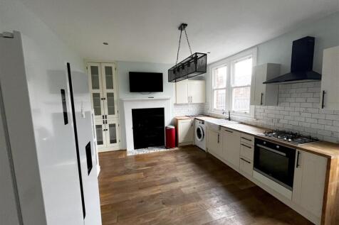 Kitchen2.JPG